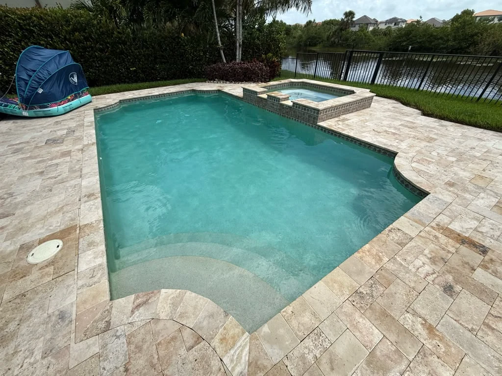Serviced swimming pool and raised spa with clear water